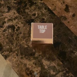 Jeffree Star the gloss- “table top”